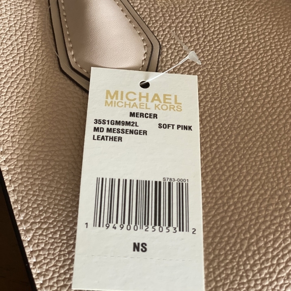 Michael Kors new Mercer cross-body ba - Picture 8 of 9